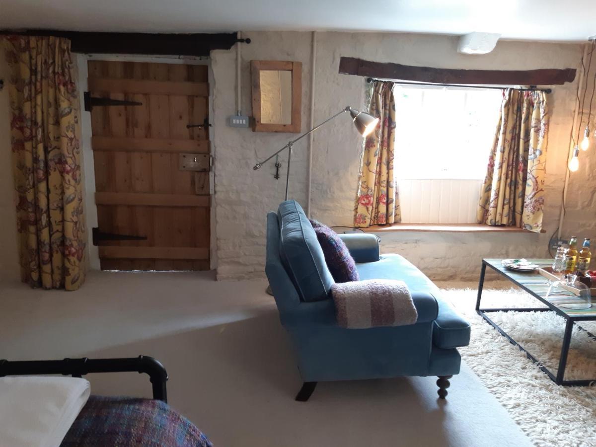 Отель Huberts, Wedmore Экстерьер фото